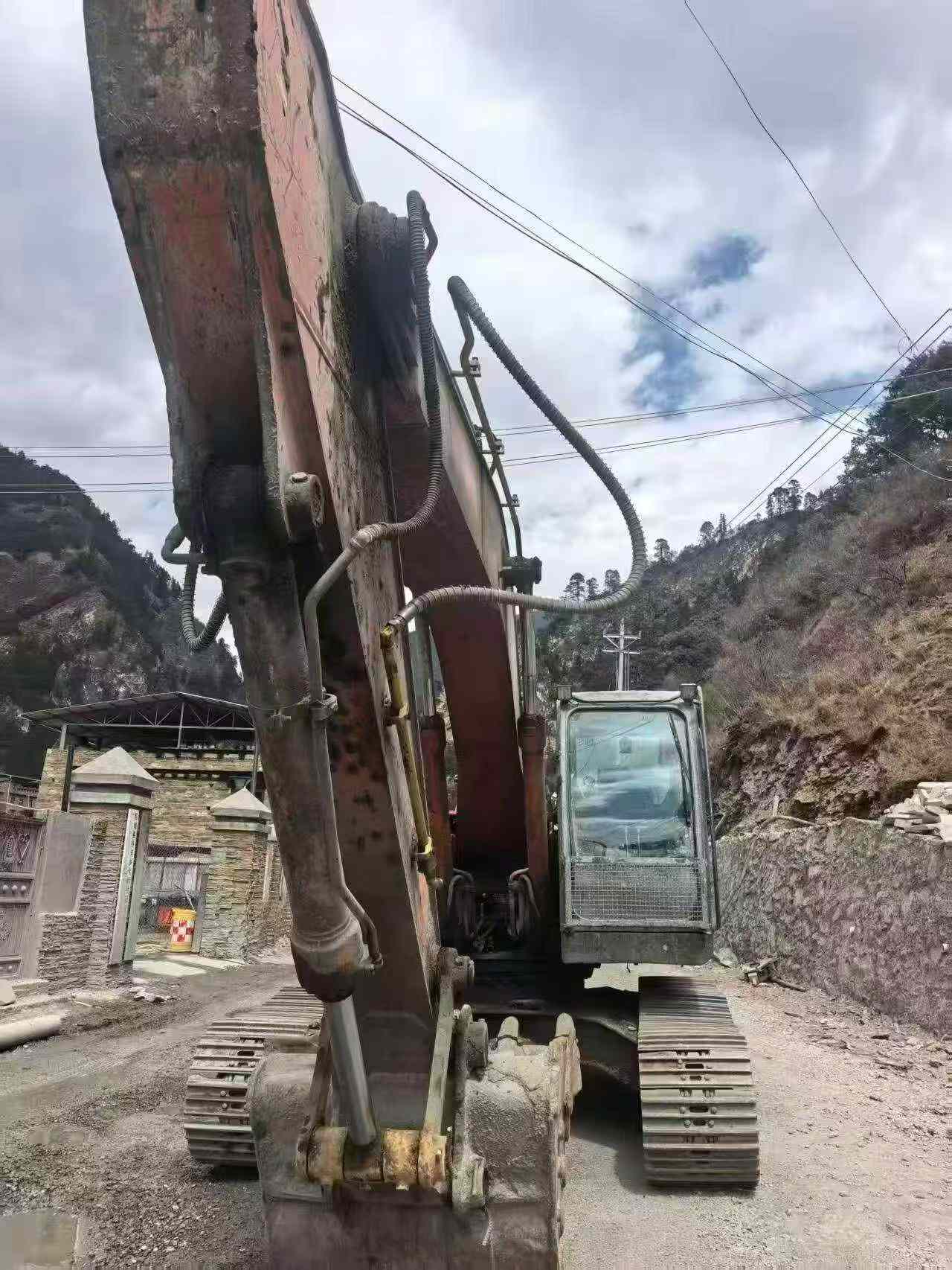 Buy Hitachi EX270 Used Excavator / 3