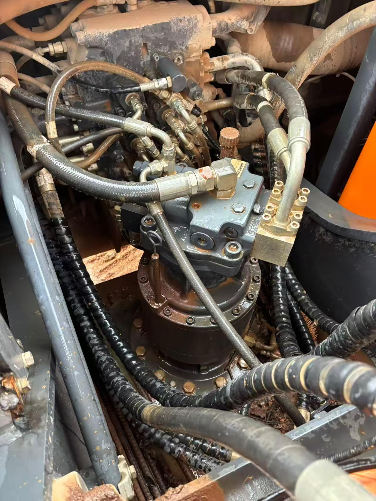 Buy Doosan DH215-7 Used Excavator / 2