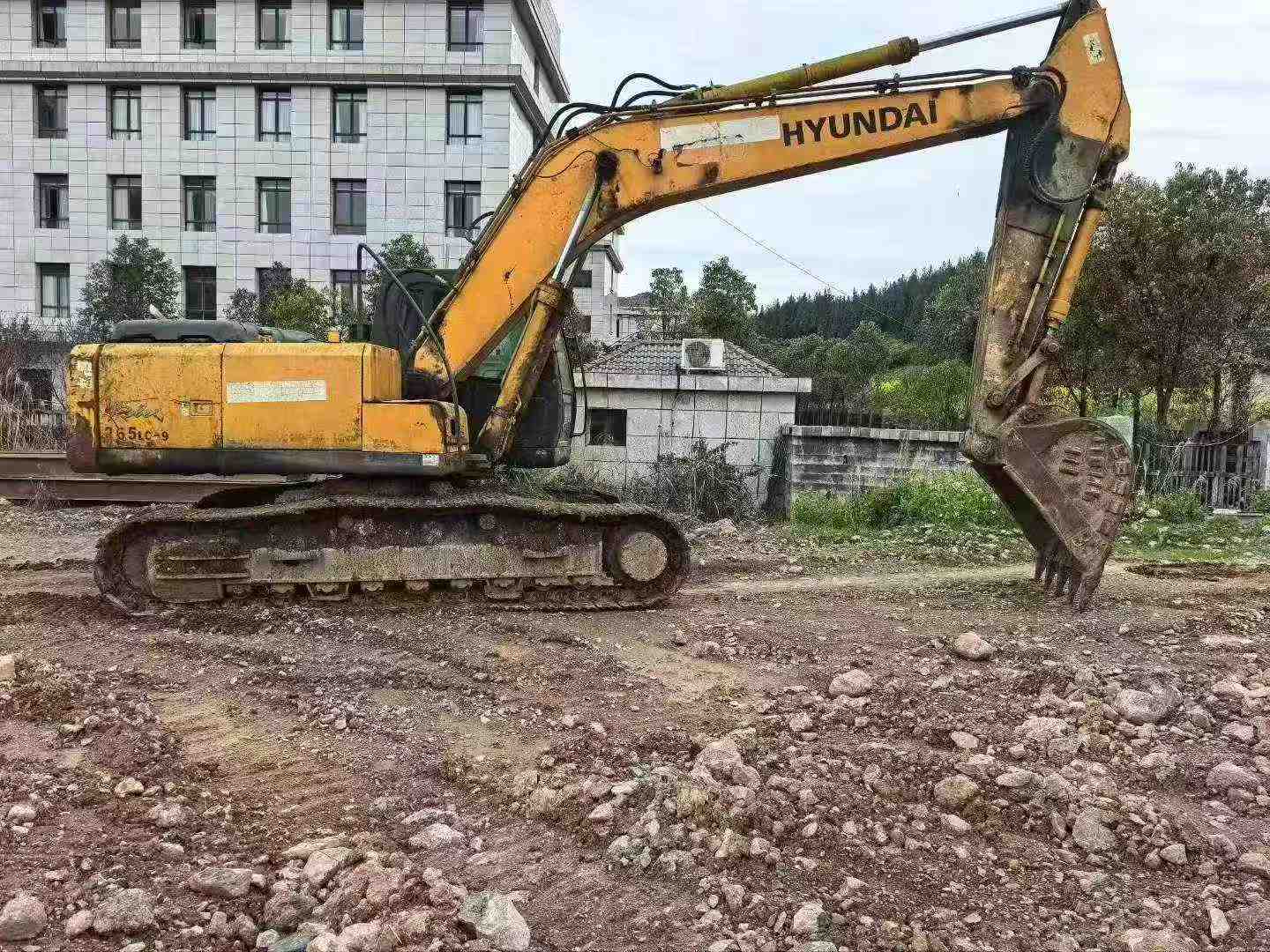 Buy Hyundai R225-7 Used Excavator / 3