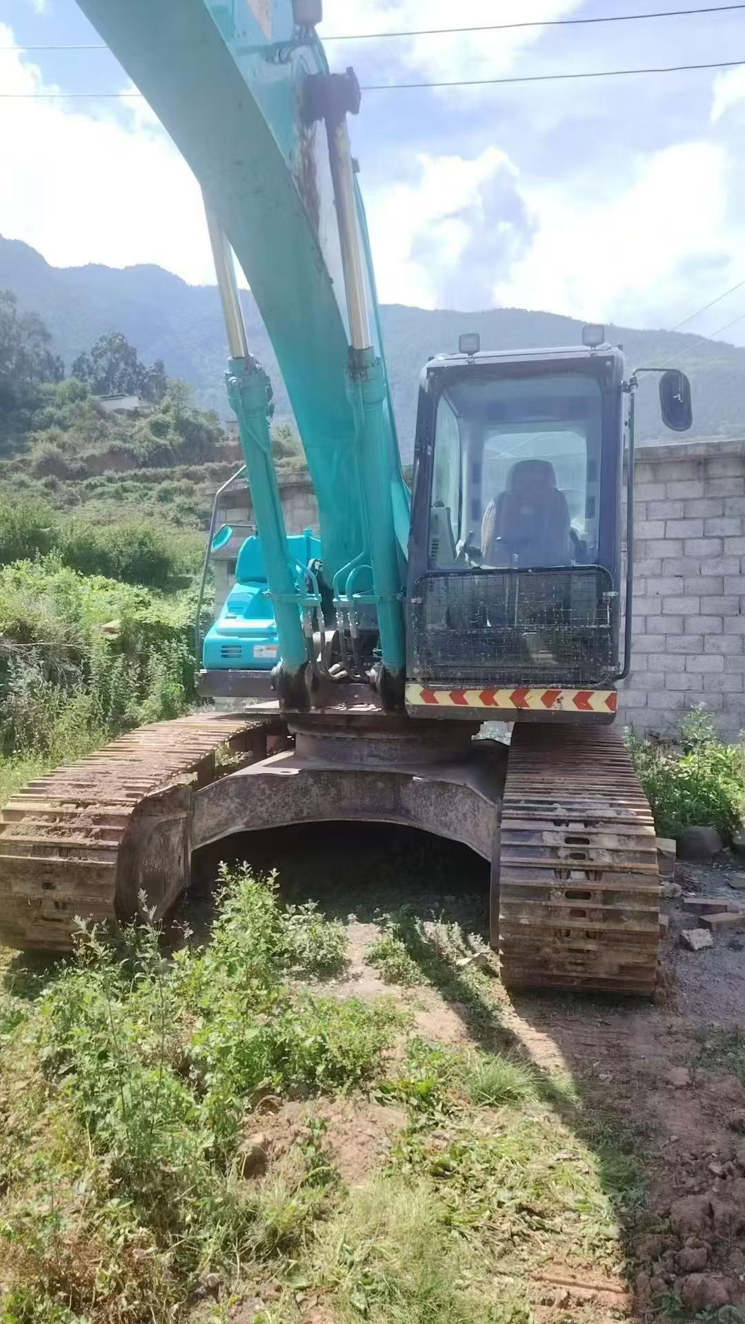 Buy Kobelco SK200 Used Excavator / 3