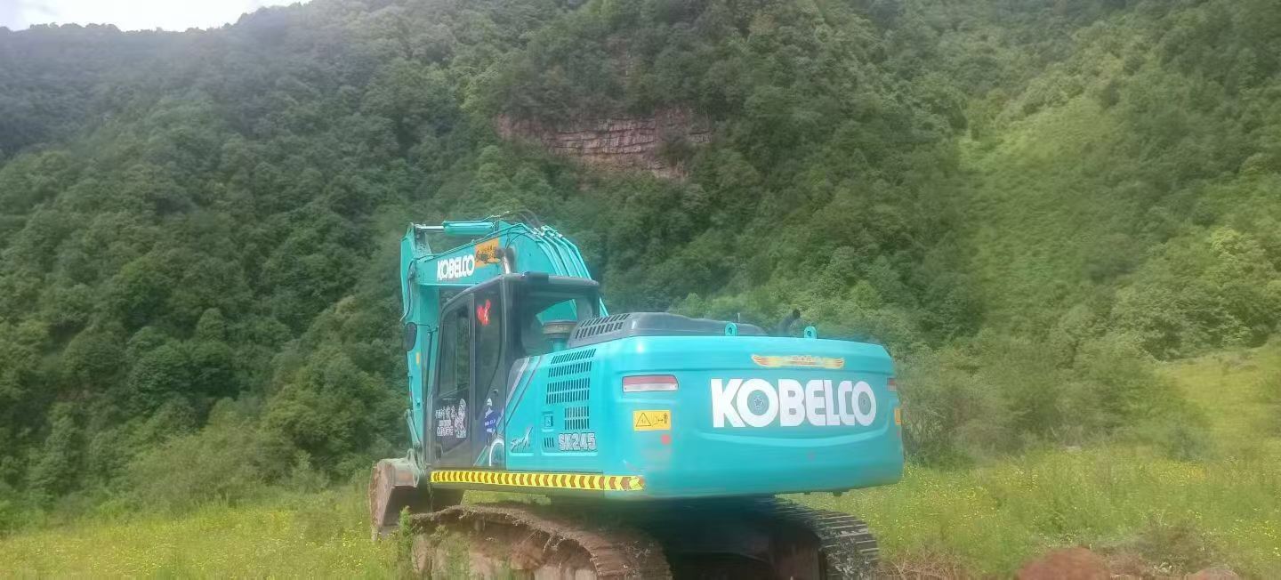 Buy Kobelco SK200 Used Excavator / 2