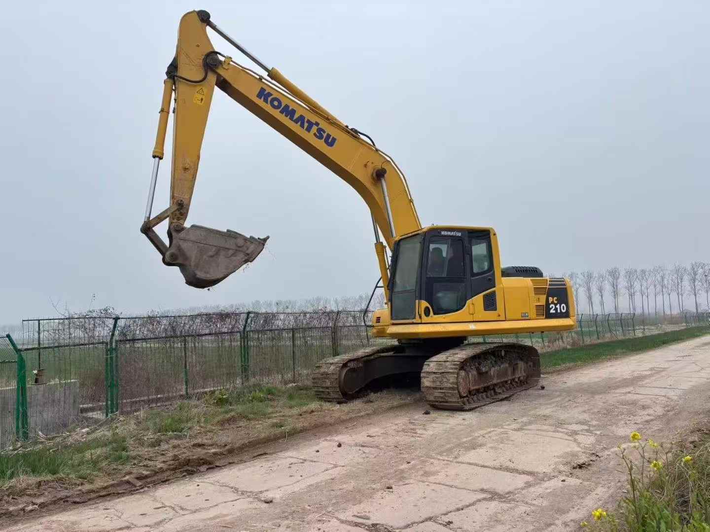 Buy Komatsu PC210 Used Excavator / 3