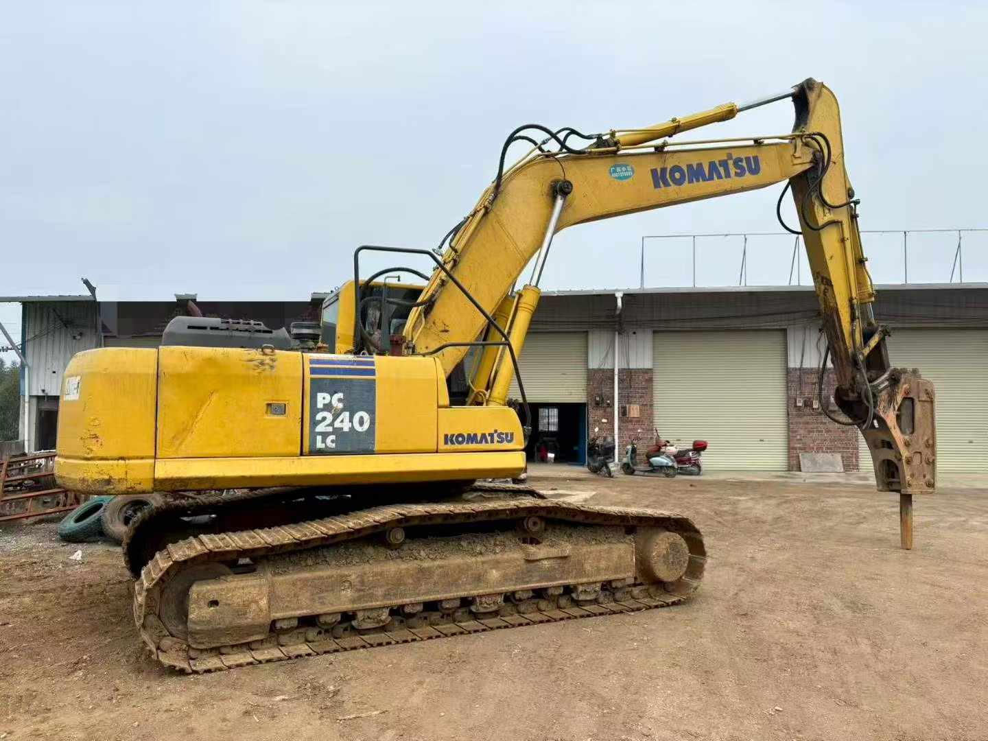 Buy Komatsu PC240-6 Used Excavator / 9