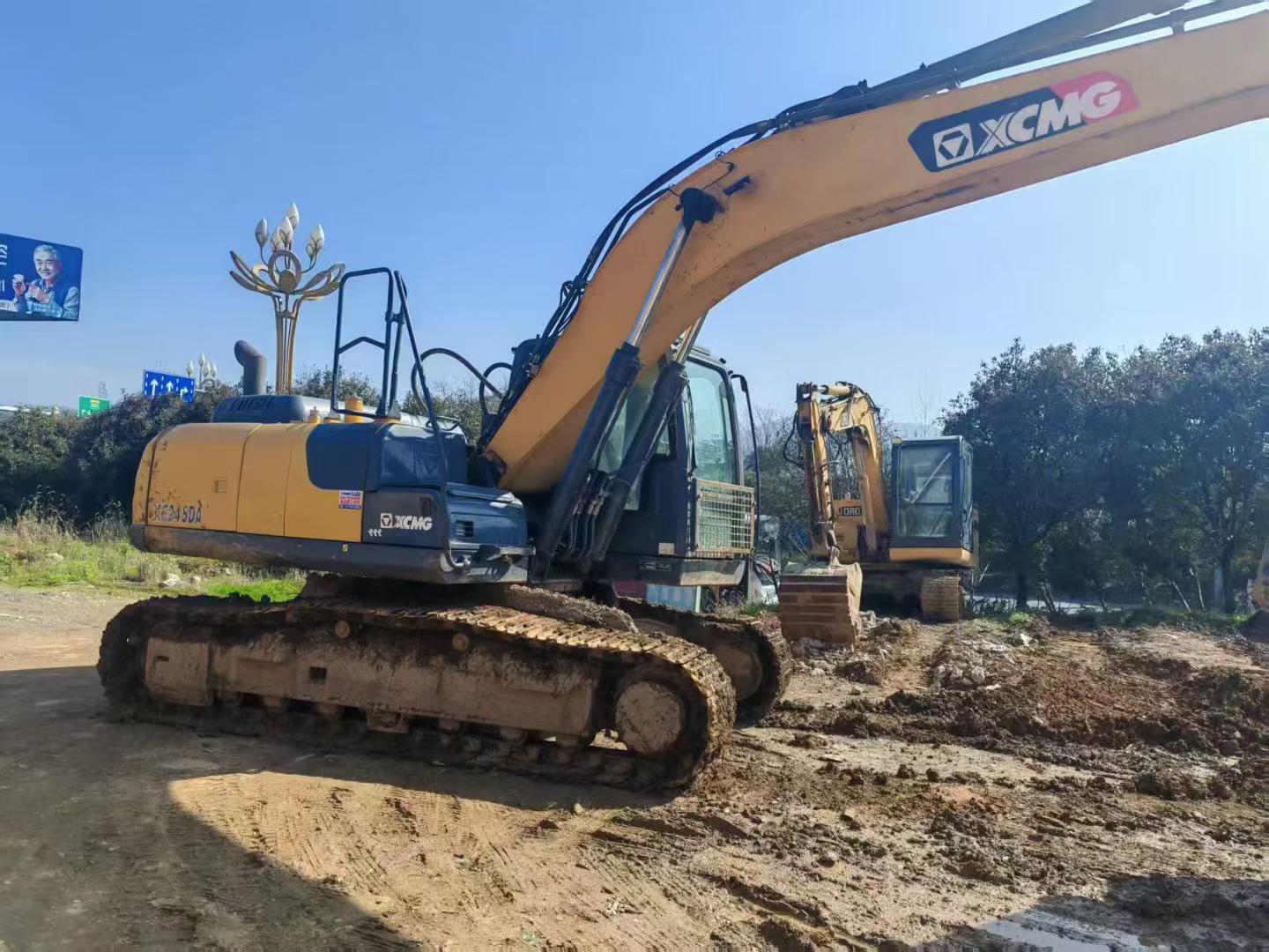 Buy XCMG XE200 Used Excavator / 9