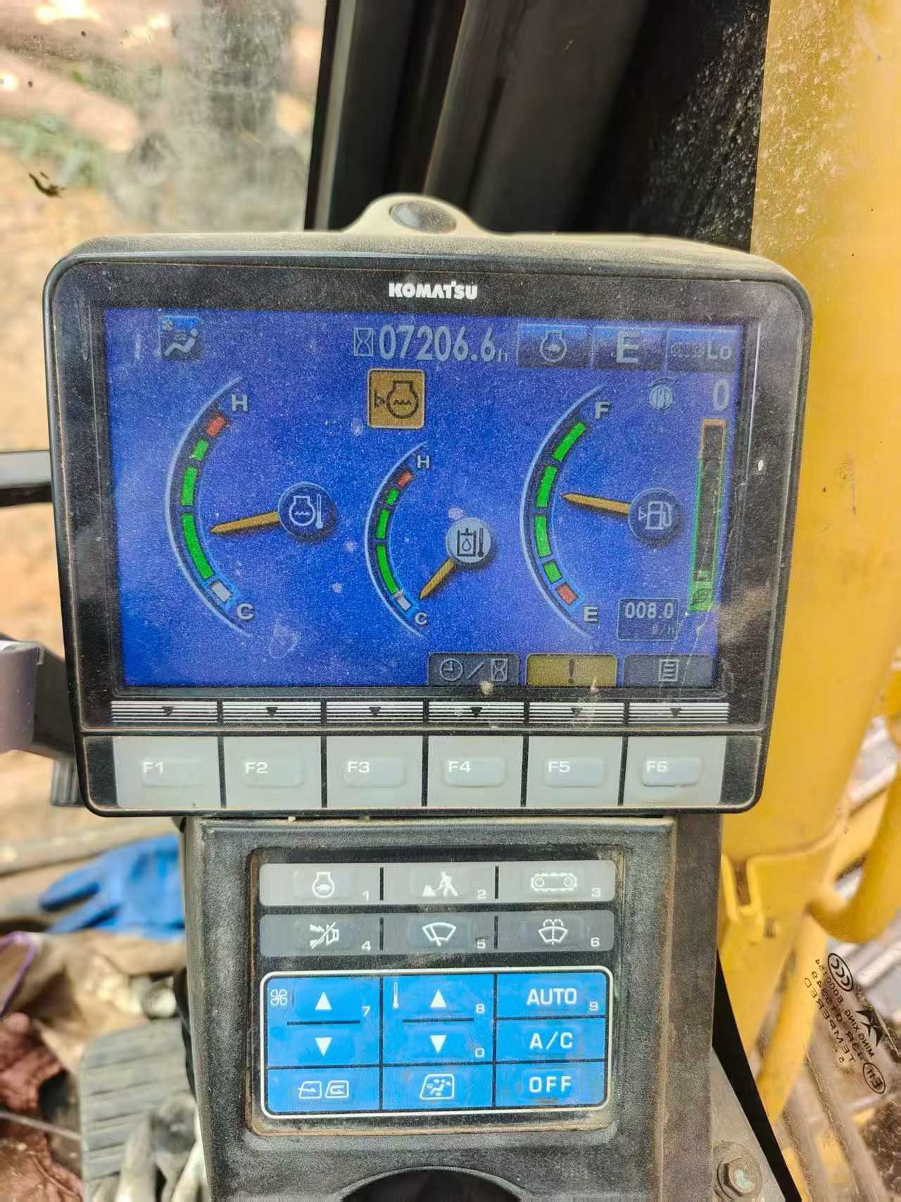 Buy Komatsu PC130-8 Used Excavator / 9