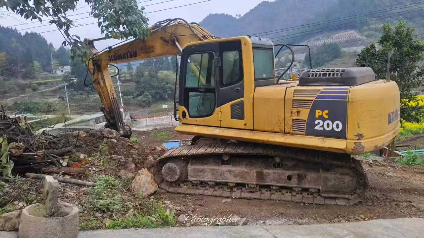 Buy Komatsu PC200-8 Used Excavator / 2