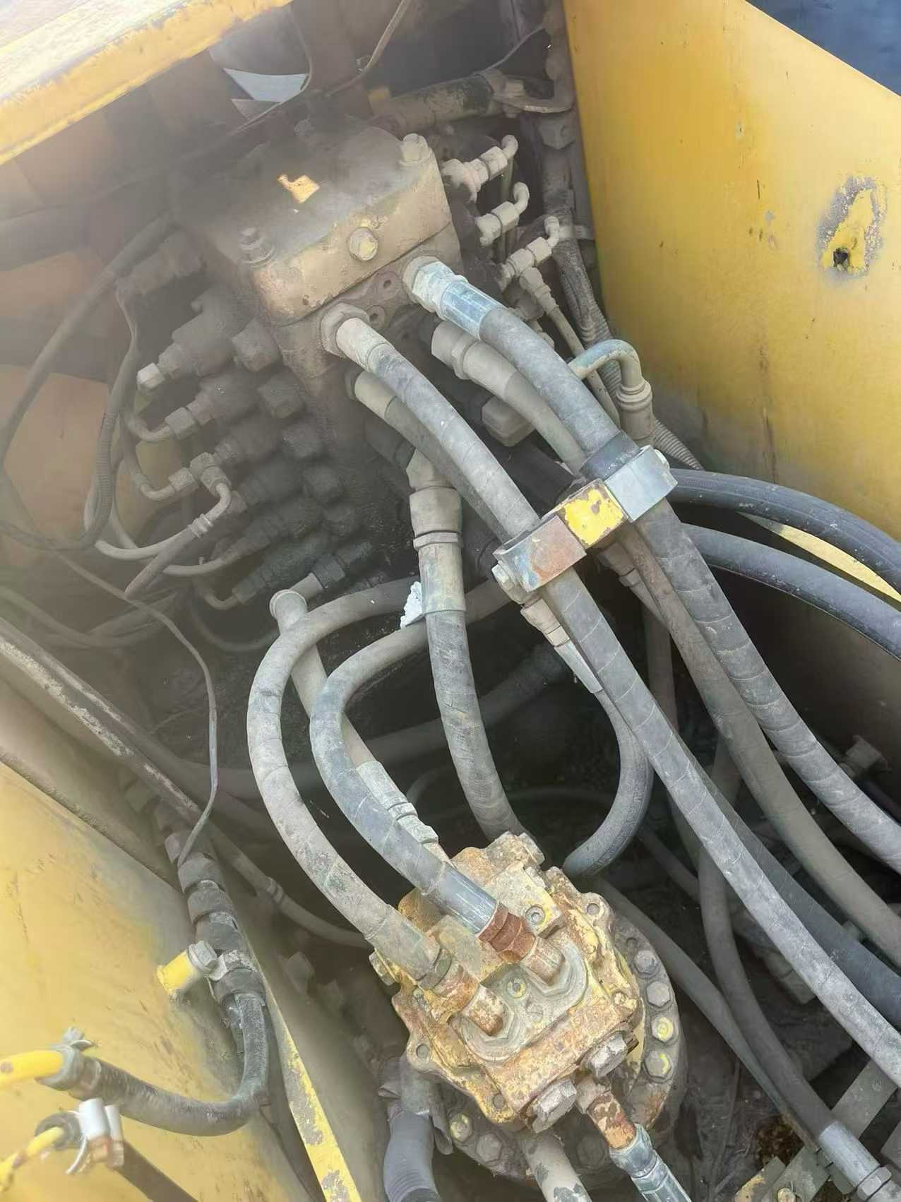 Buy Komatsu PC130 Used Excavator / 6