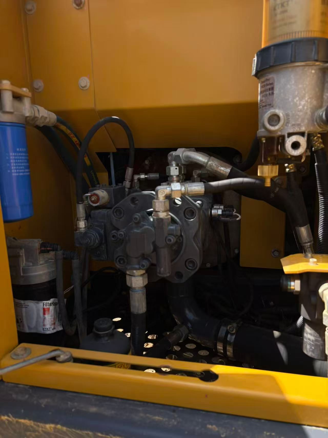 Buy XCMG XE135B Used Excavator / 6