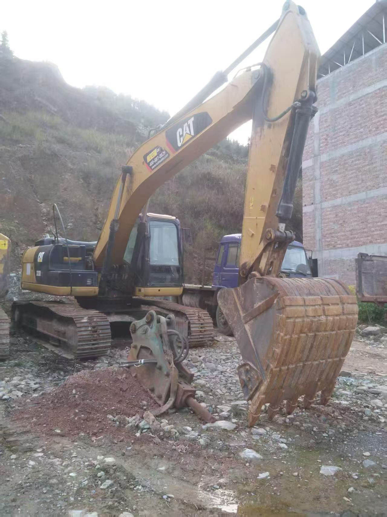 Buy Caterpillar 323 Used Excavator / 2