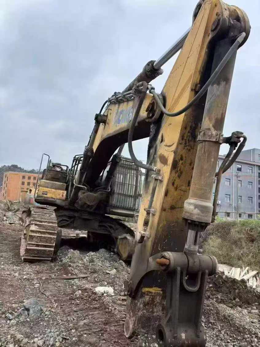 Buy XCMG XE700C Used Excavator / 3