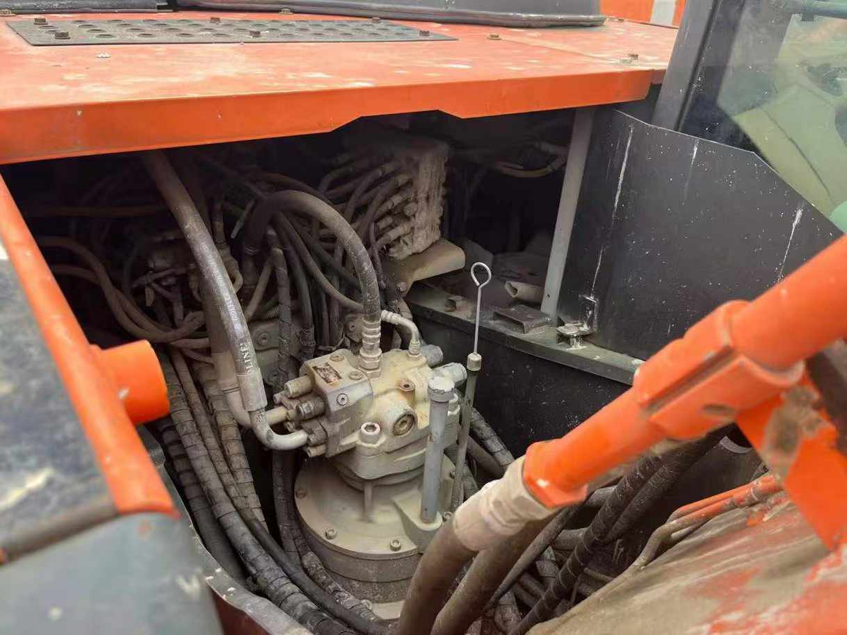 Buy Hitachi ZX200LC-5B Used Excavator / 5