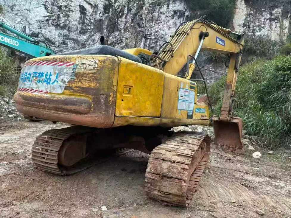 Buy Komatsu PC200-6 Used Excavator / 2