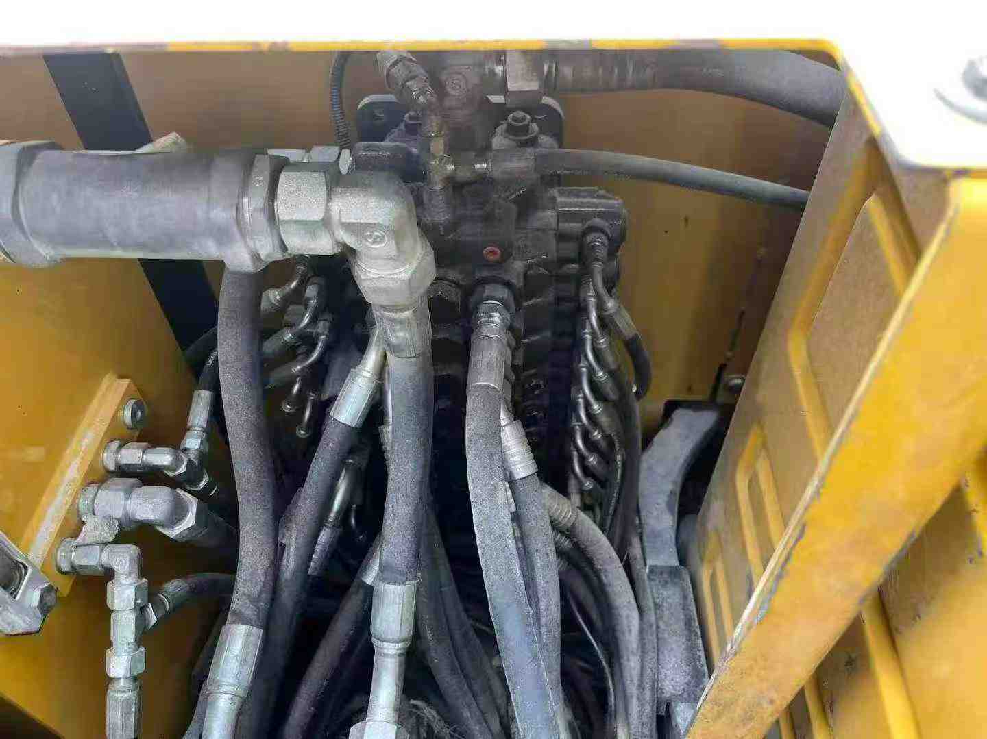 Buy XCMG XE75C Used Excavator / 3