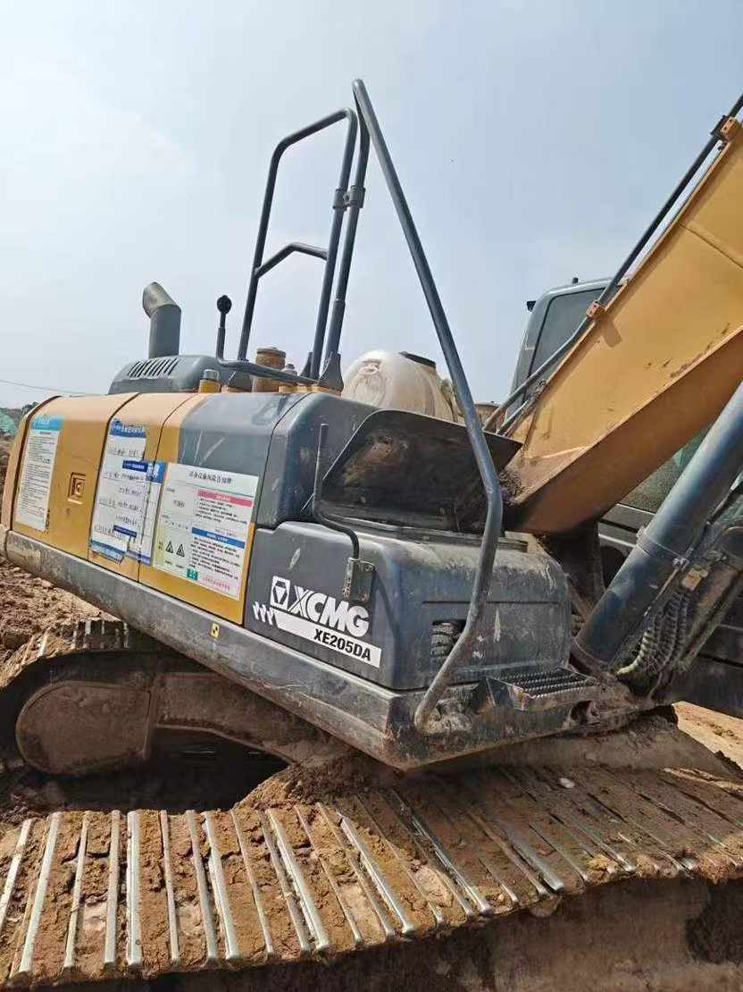 Buy XCMG XE205DA Used Excavator / 2