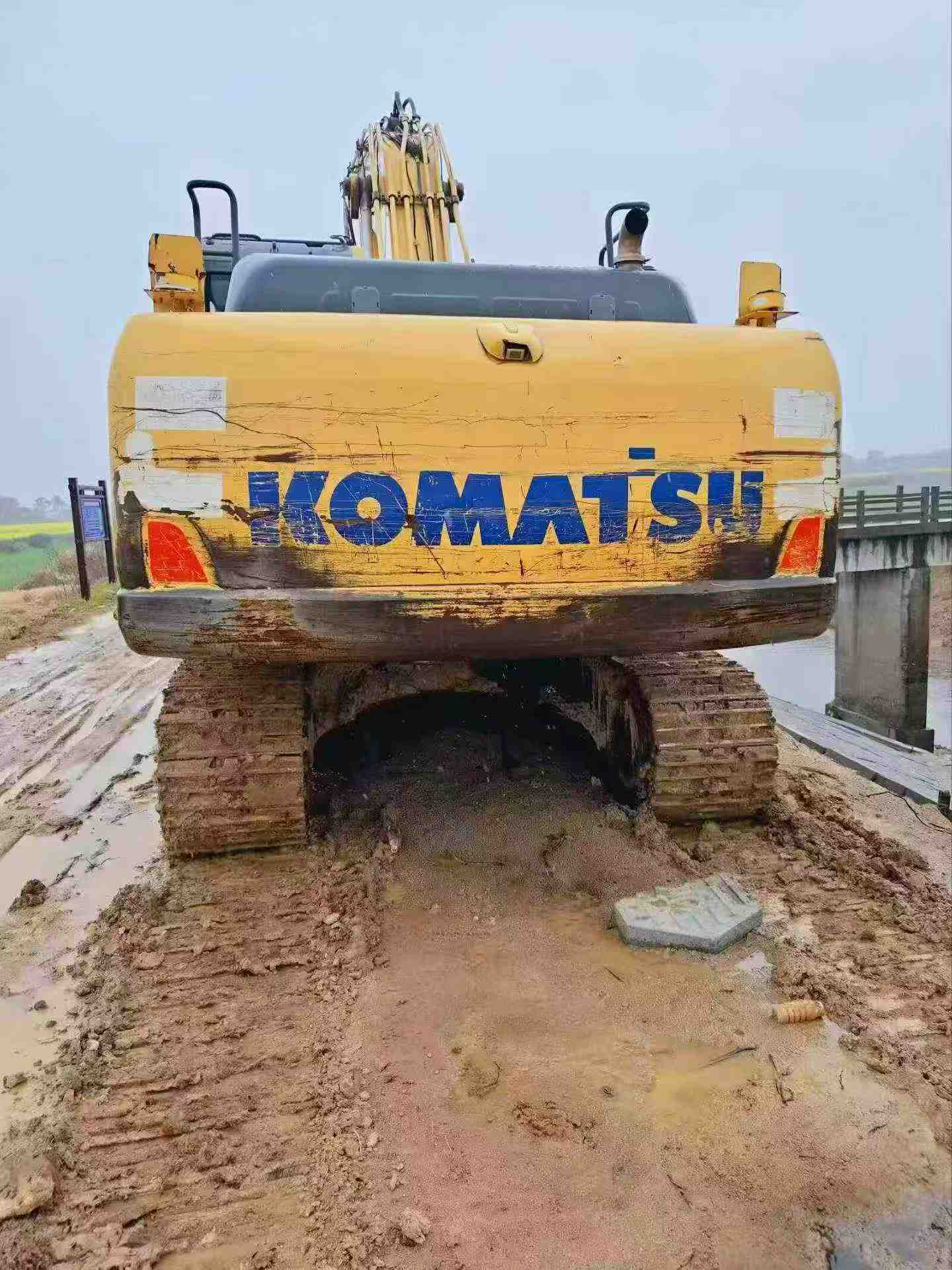 Buy Komatsu PC210-10 Used Excavator / 2