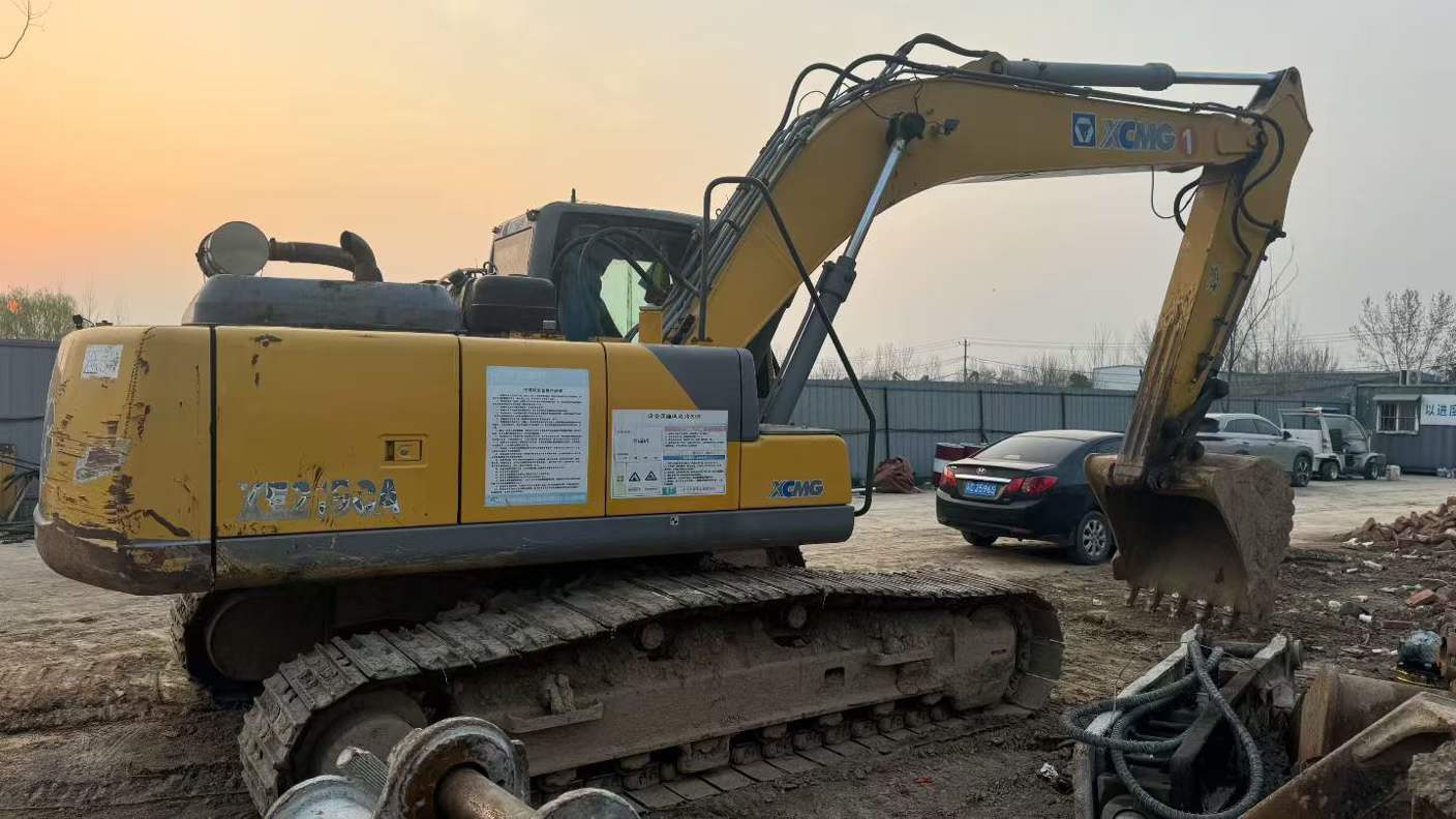 Buy XCMG XE215CA Used Excavator / 2