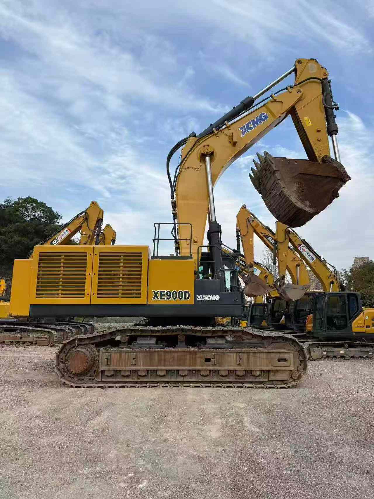 Buy XCMG XE900D Used Excavator