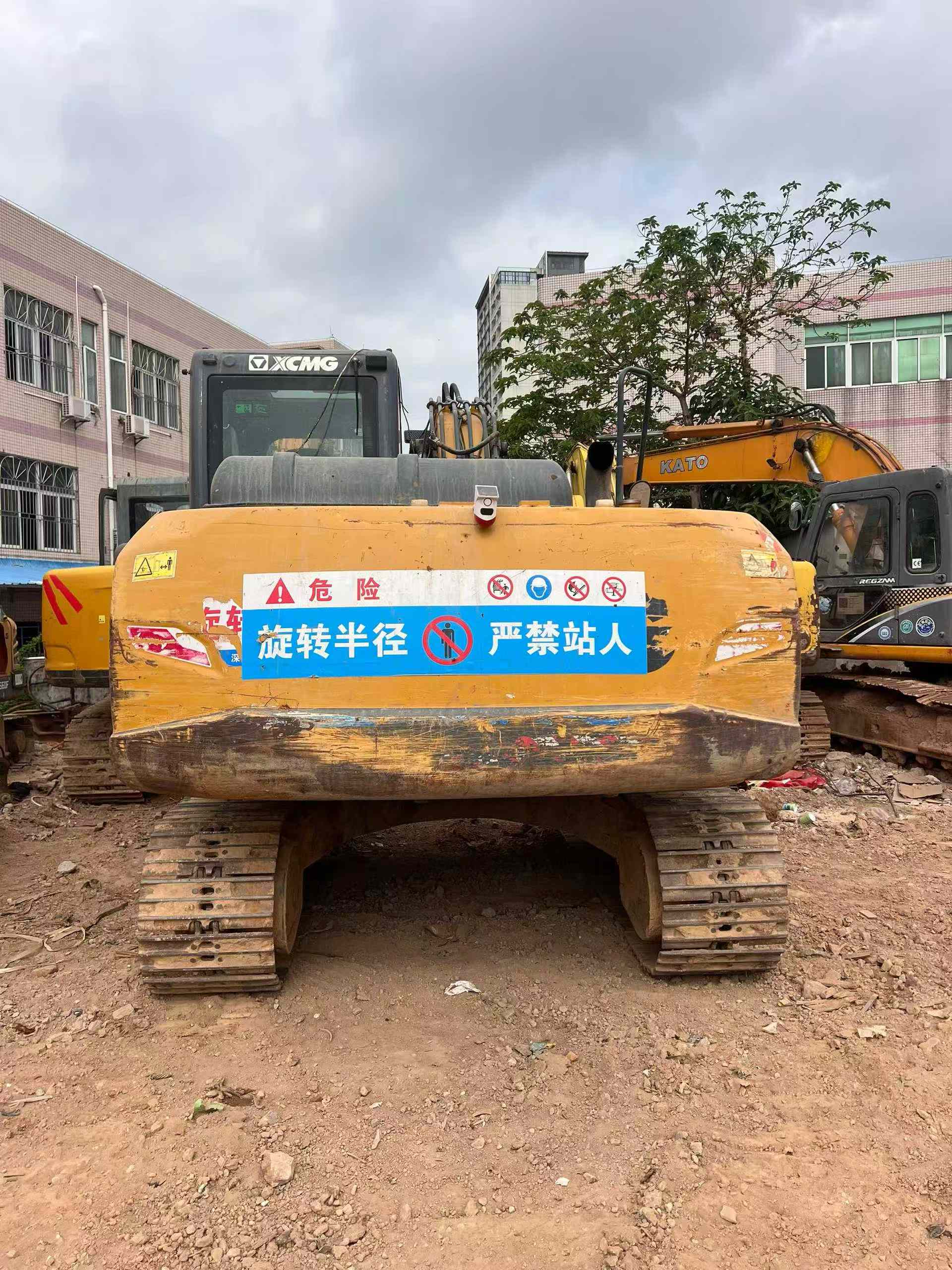 Buy XCMG XE135B Used Excavator / 2