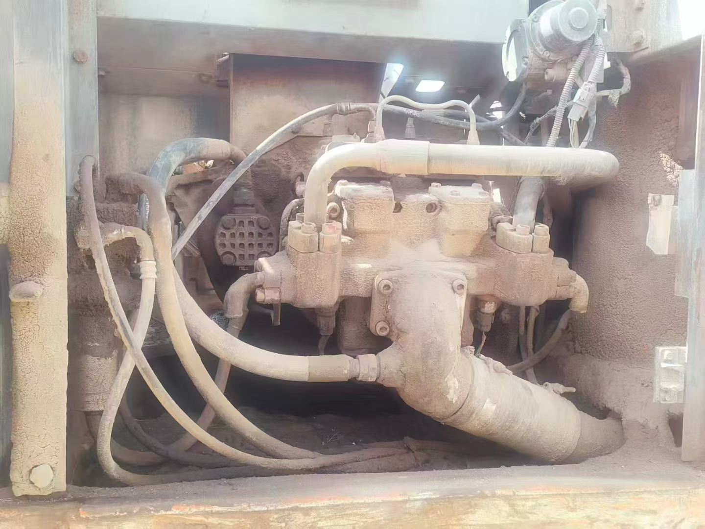 Buy Hitachi EX200-5 Used Excavator / 3