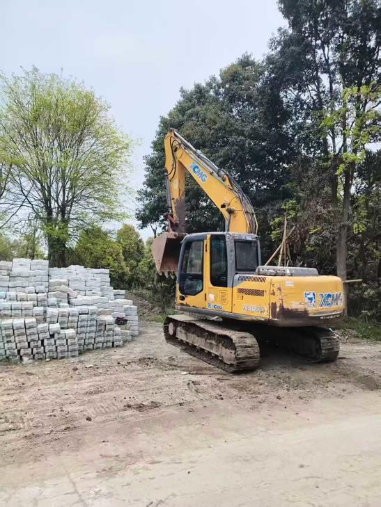 Buy XCMG XE135B Used Excavator / 1