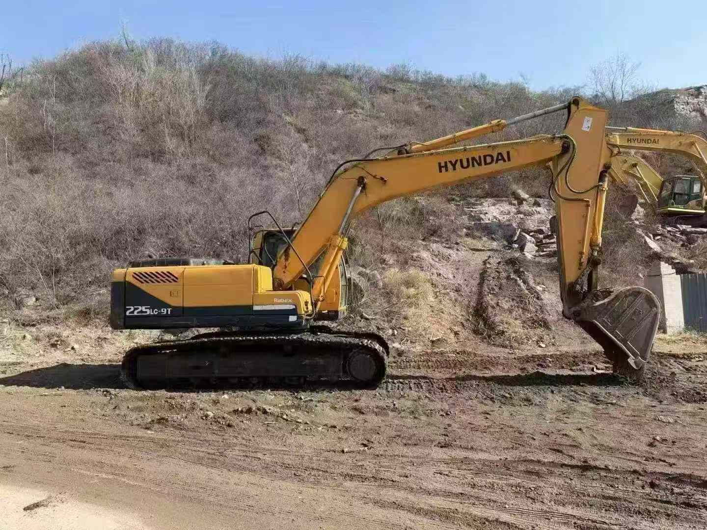 Buy Hyundai R225-7 Used Excavator / 3