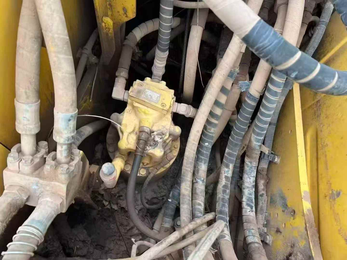 Buy Komatsu PC130-8 Used Excavator / 4