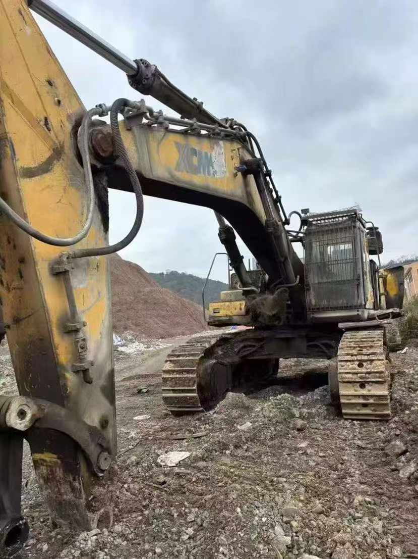 Buy XCMG XE700C Used Excavator / 2