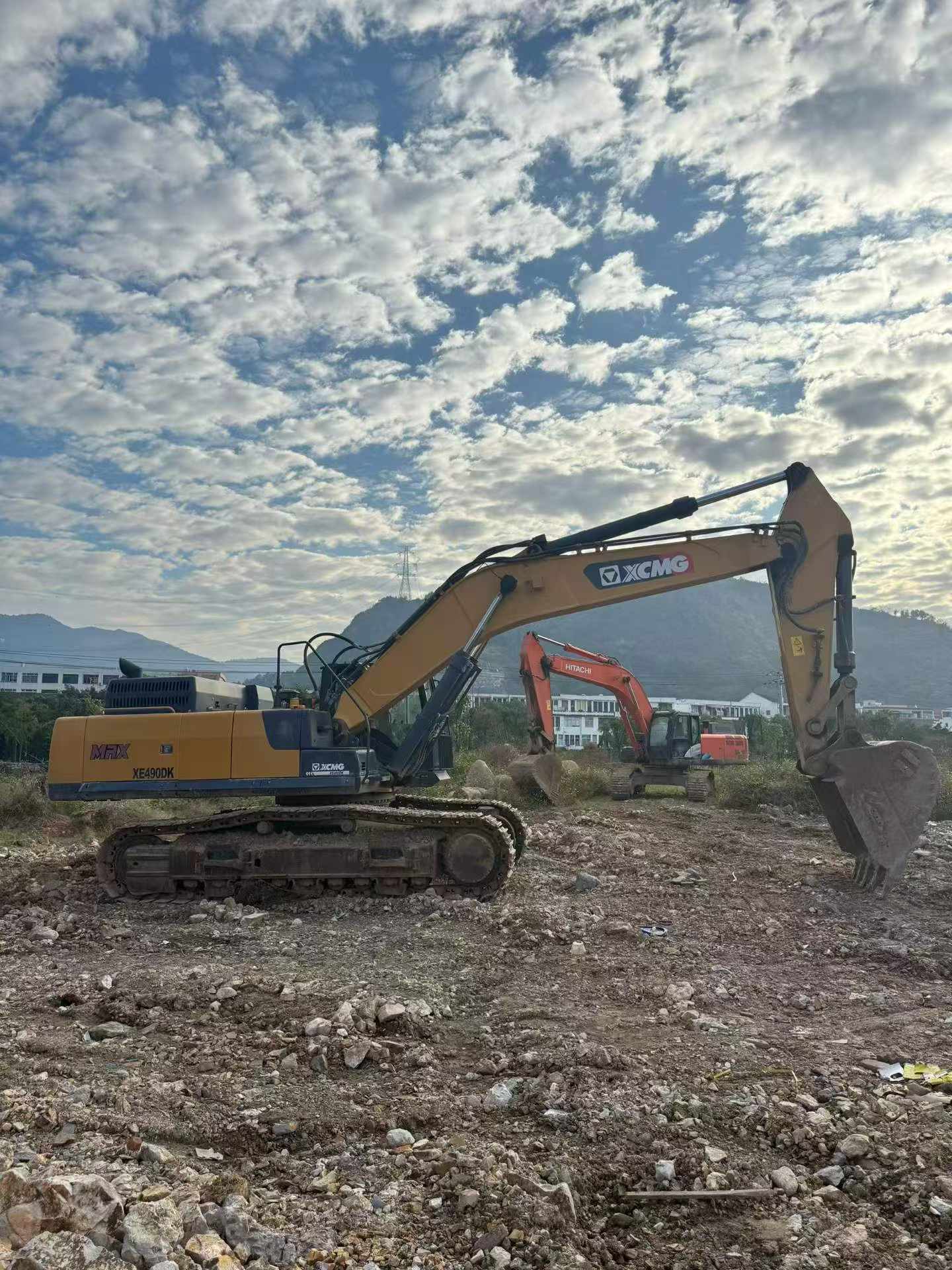 Buy XCMG XE490D Used Excavator / 2