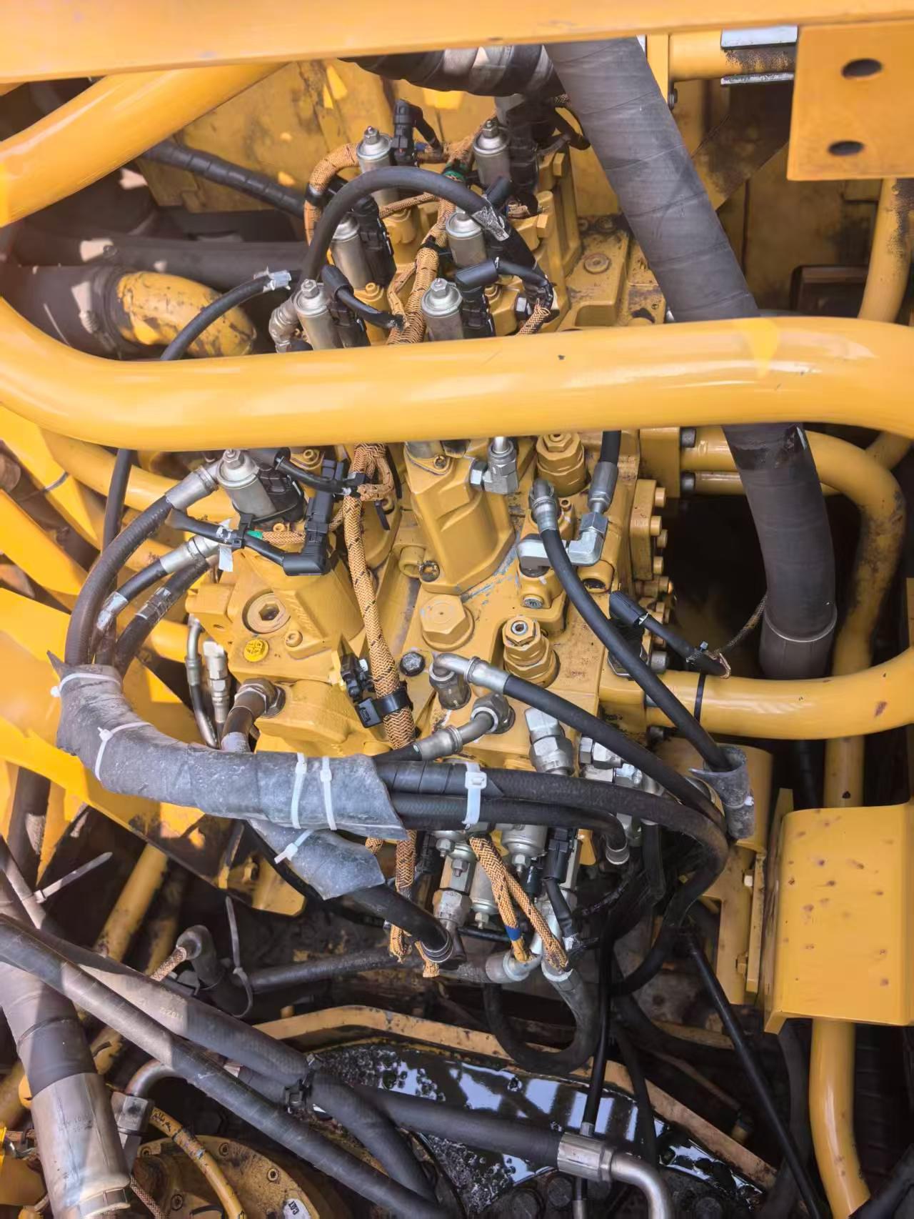 Buy Caterpillar 374D Used Excavator / 5