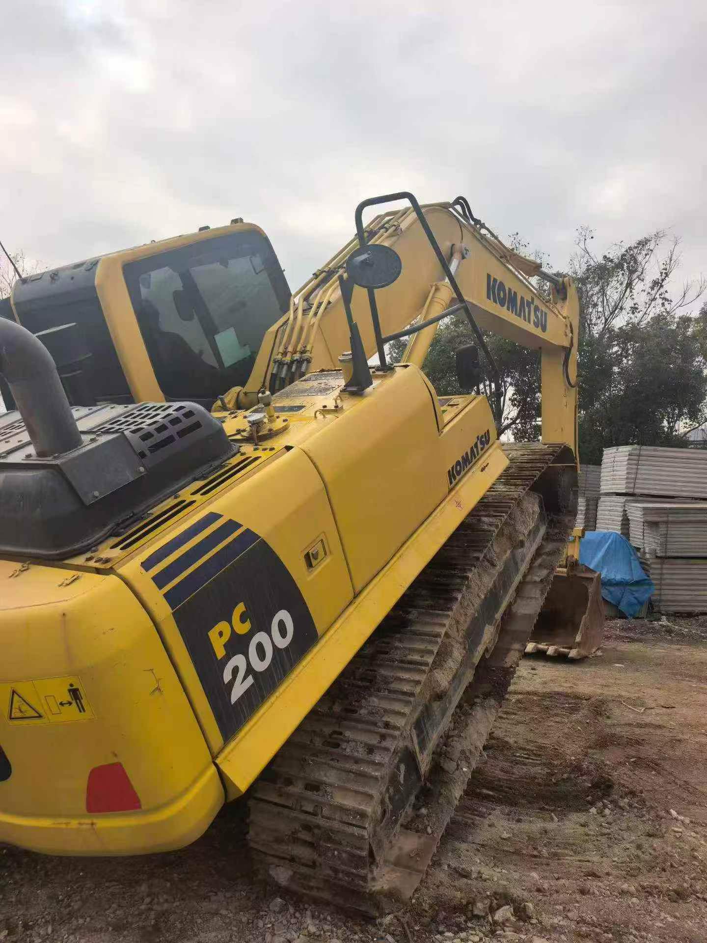Buy Komatsu PC200 Used Excavator / 2