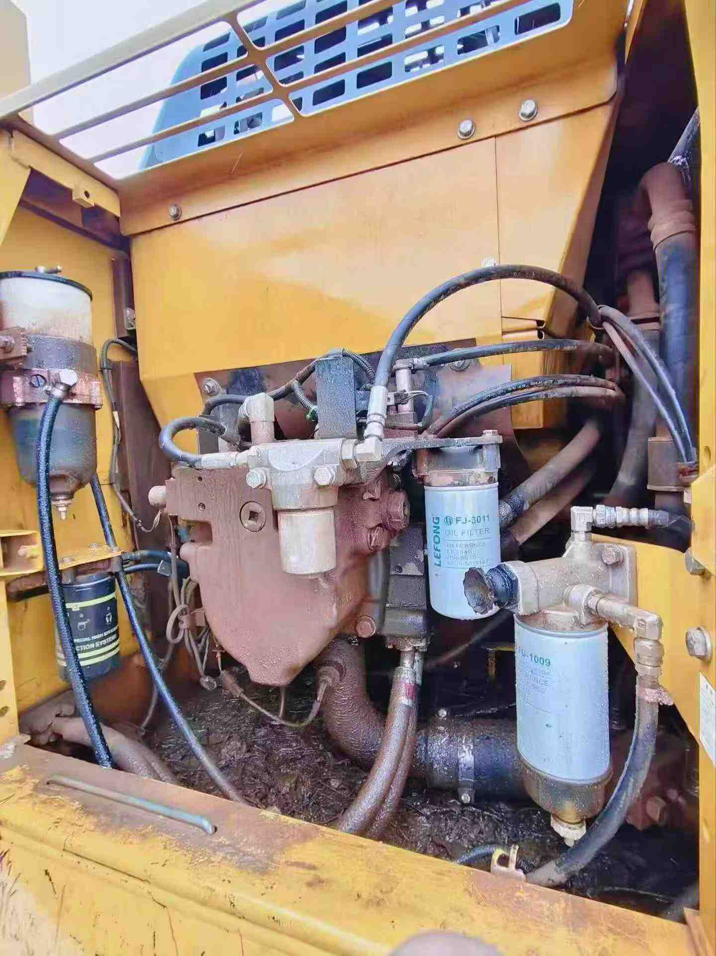 Buy Komatsu PC210-10 Used Excavator / 3