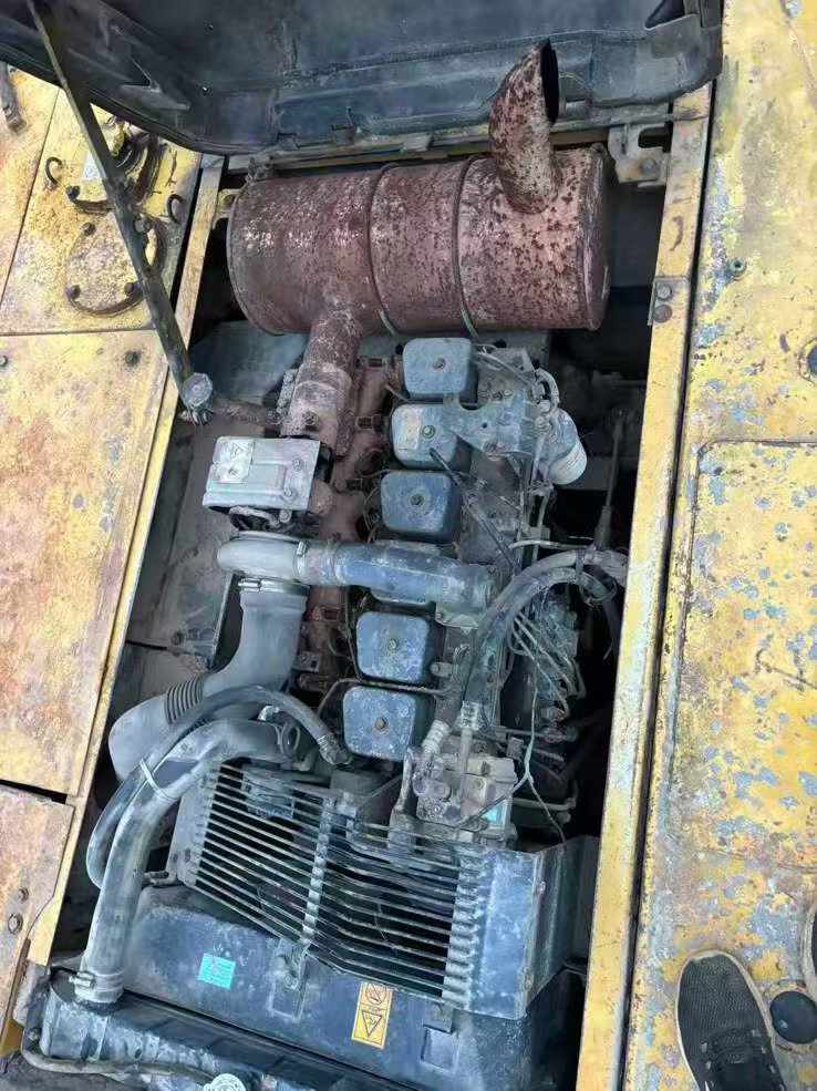 Buy Komatsu PC200-6 Used Excavator / 3