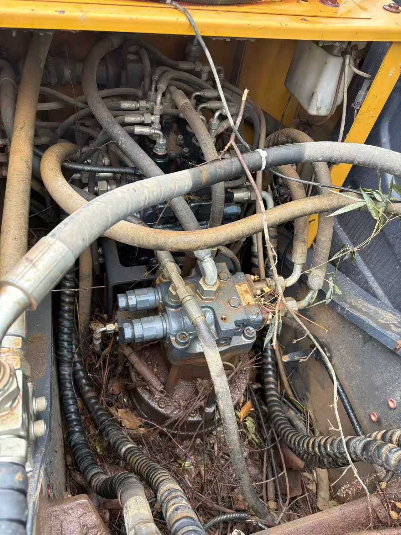 Buy XCMG XE135B Used Excavator / 3