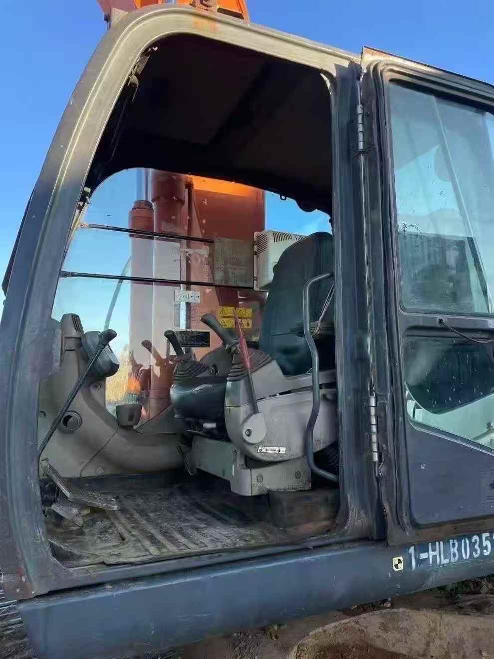 Buy Hitachi EX200-3 Used Excavator / 8