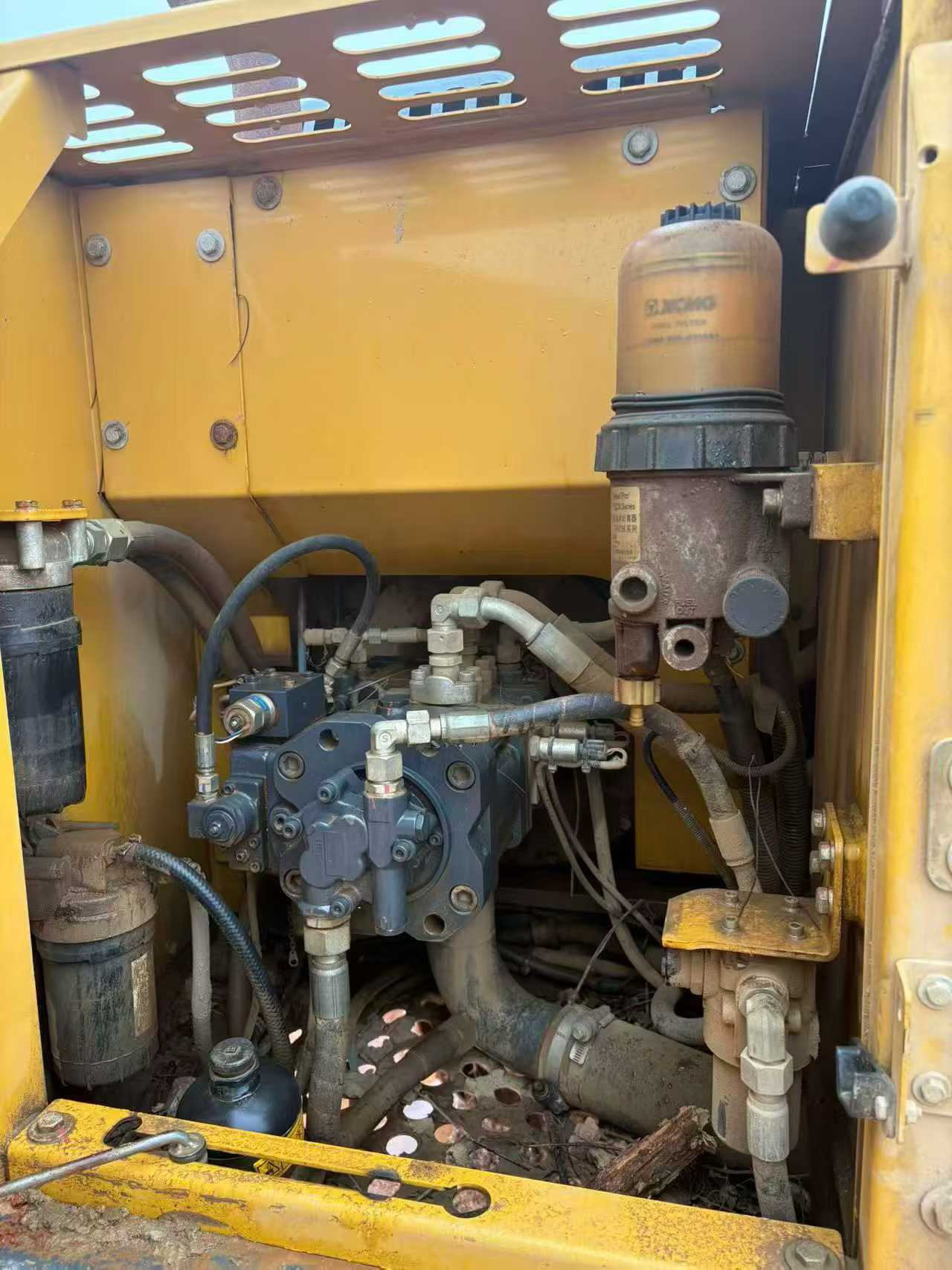 Buy XCMG XE135B Used Excavator / 4