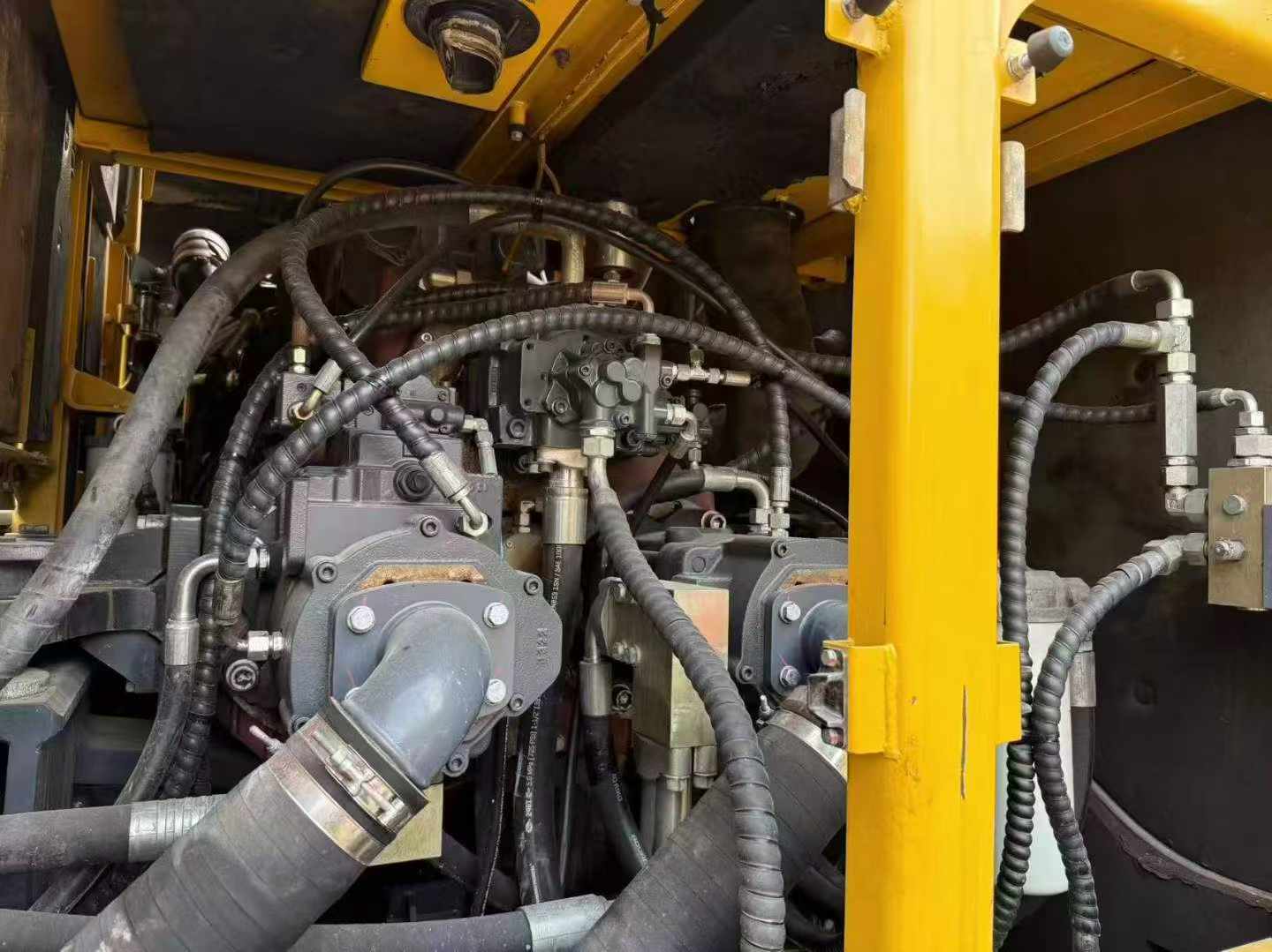 Buy XCMG XE900D Used Excavator / 5