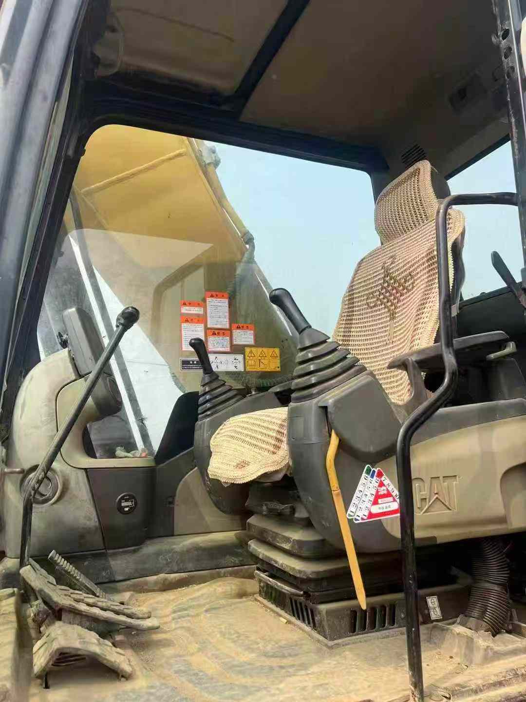 Buy Caterpillar 323 Used Excavator / 6