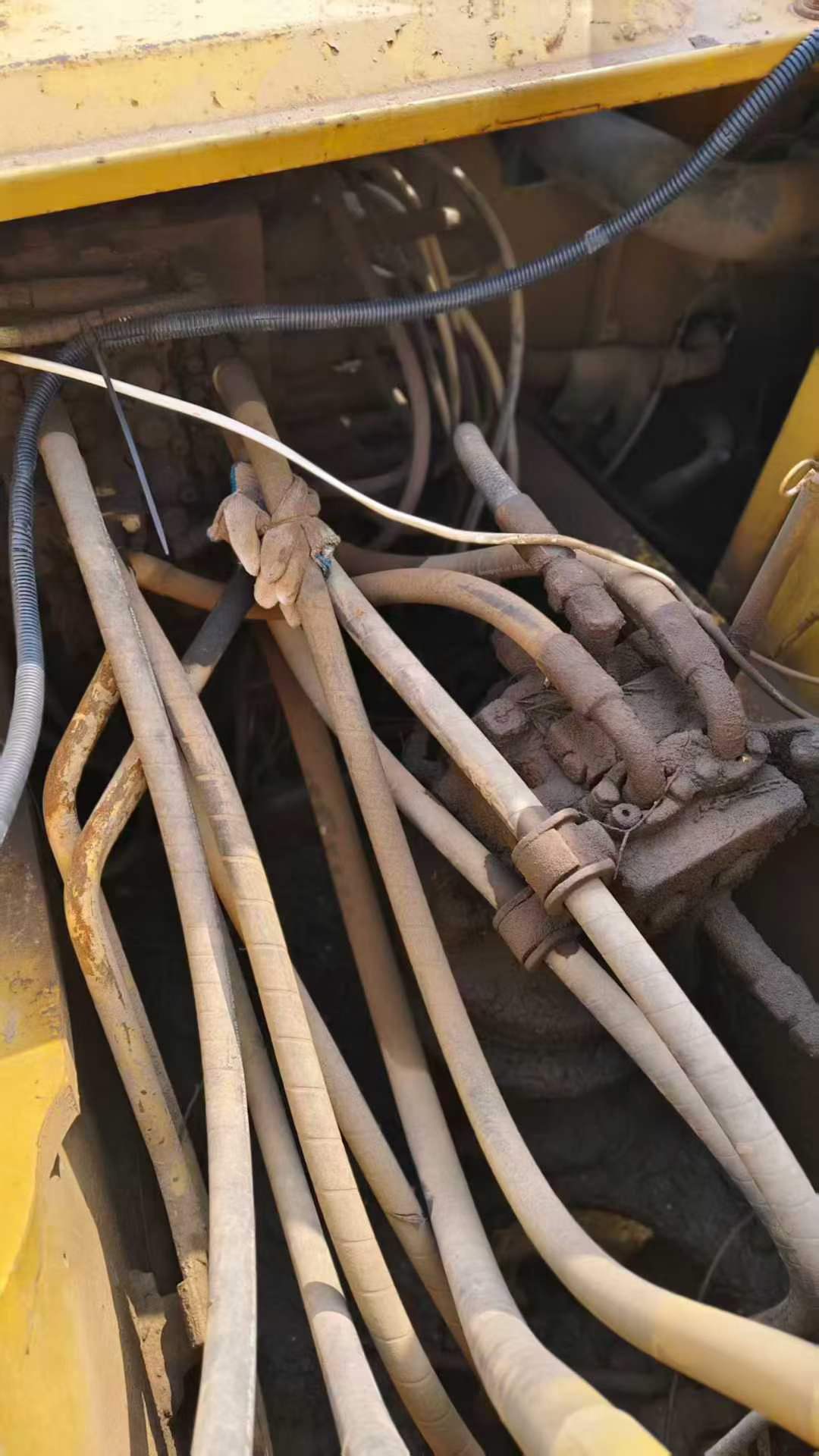 Buy Komatsu PC200-7 Used Excavator / 3