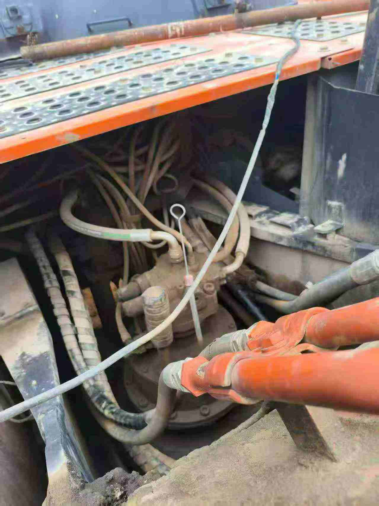 Buy Hitachi EX250-5 Used Excavator / 2