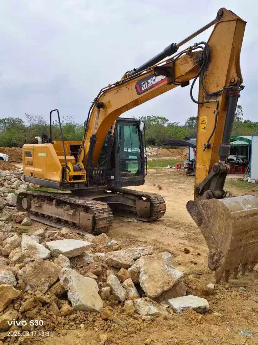 Buy XCMG XE135B Used Excavator / 2