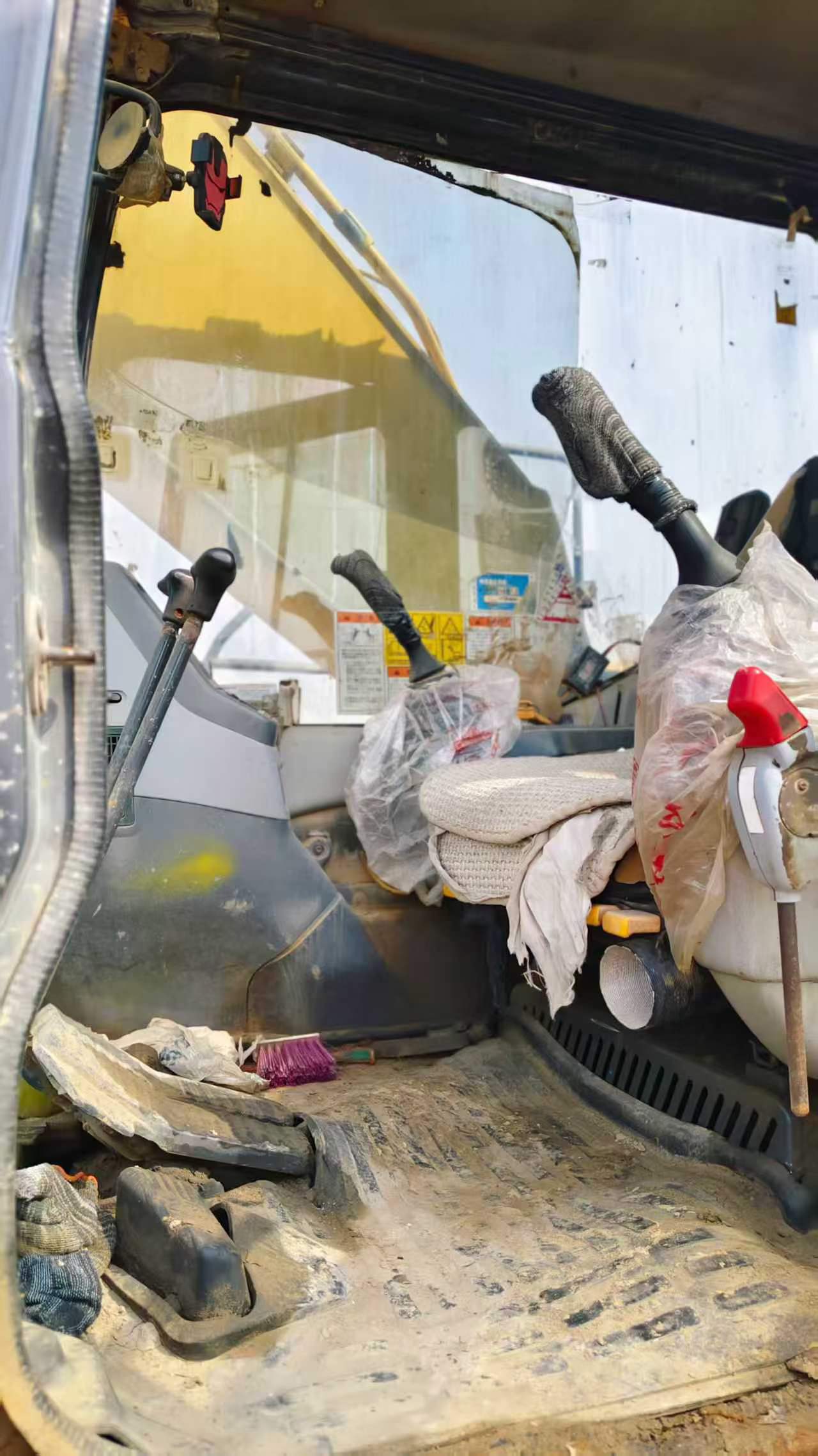 Buy Komatsu PC200-7 Used Excavator / 2