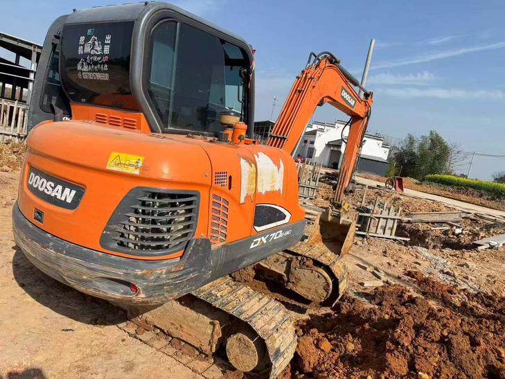 Buy Doosan DH60 Used Excavator / 1