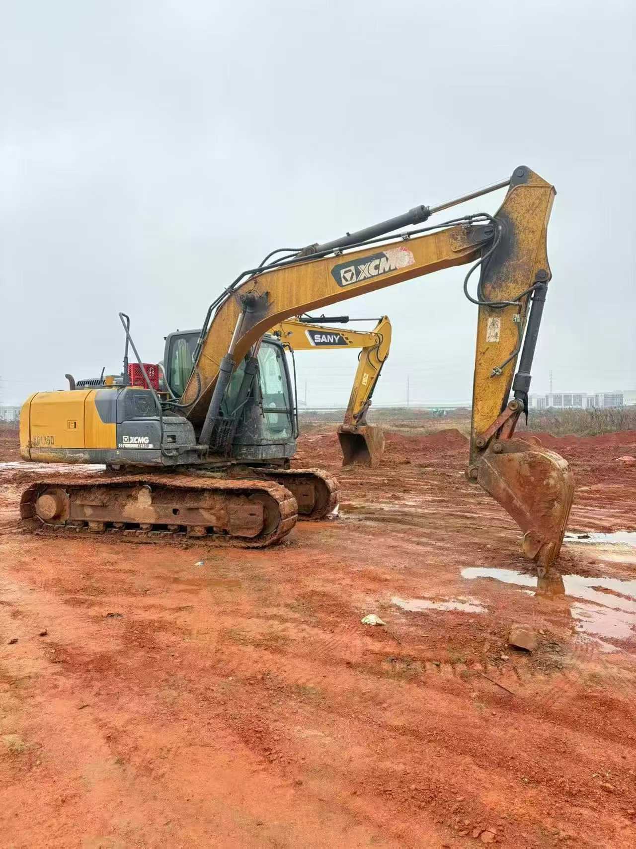 Buy XCMG XE135B Used Excavator / 2