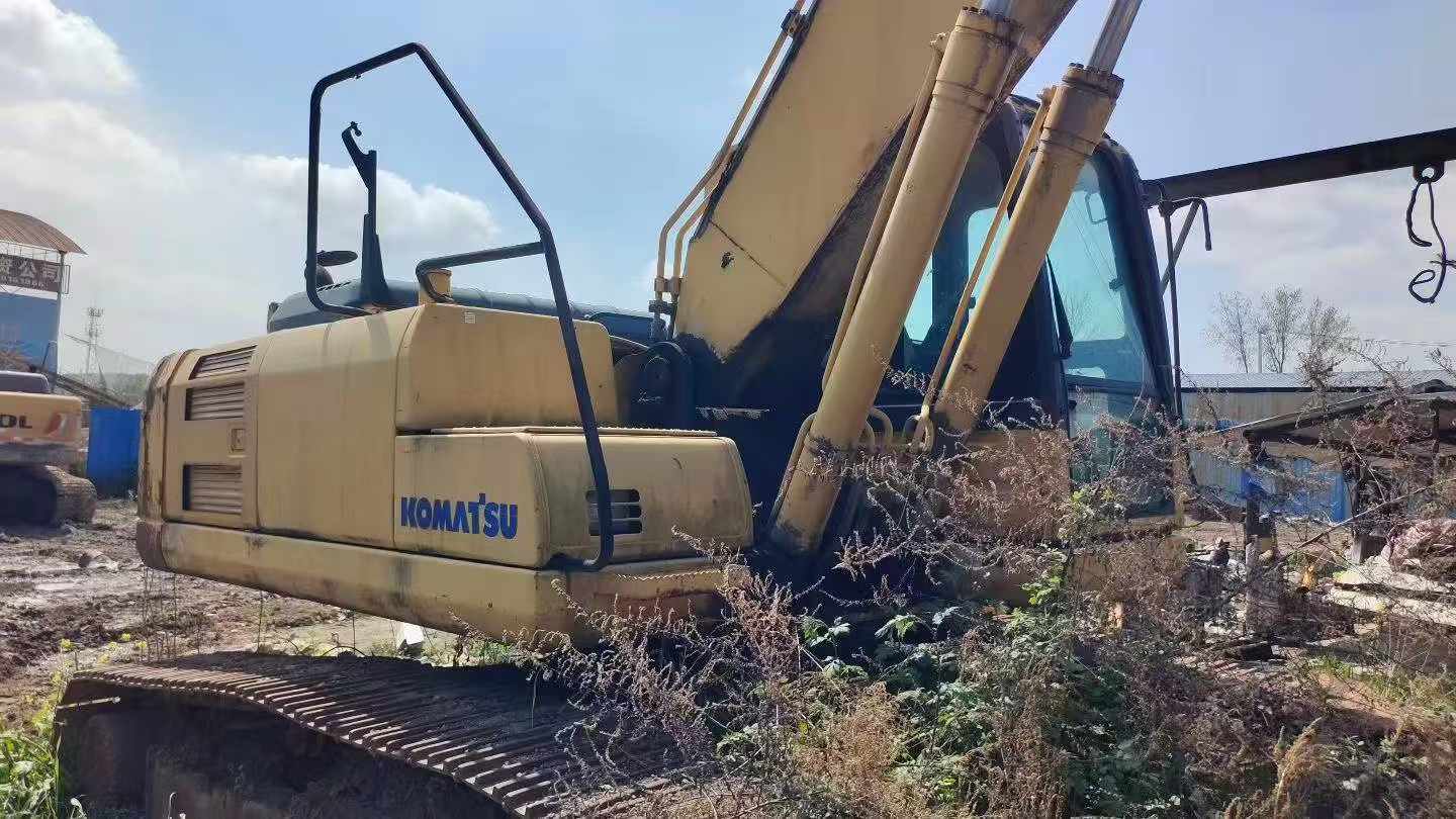 Buy Komatsu PC240-6 Used Excavator / 7