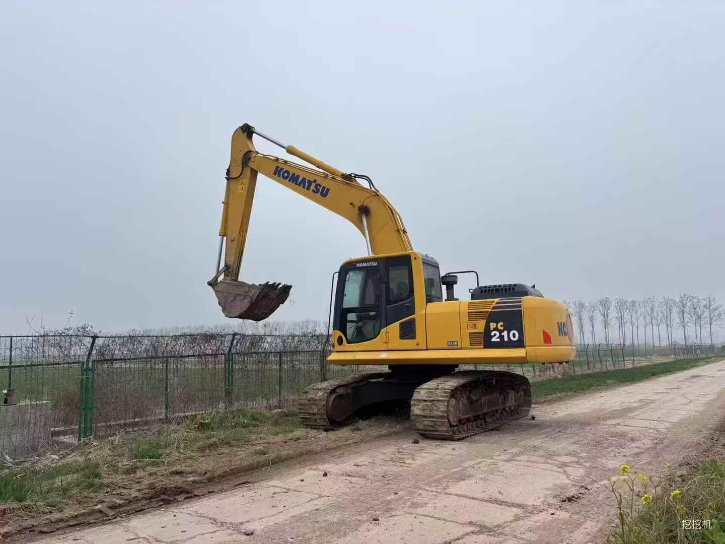 Buy Komatsu PC210 Used Excavator / 2