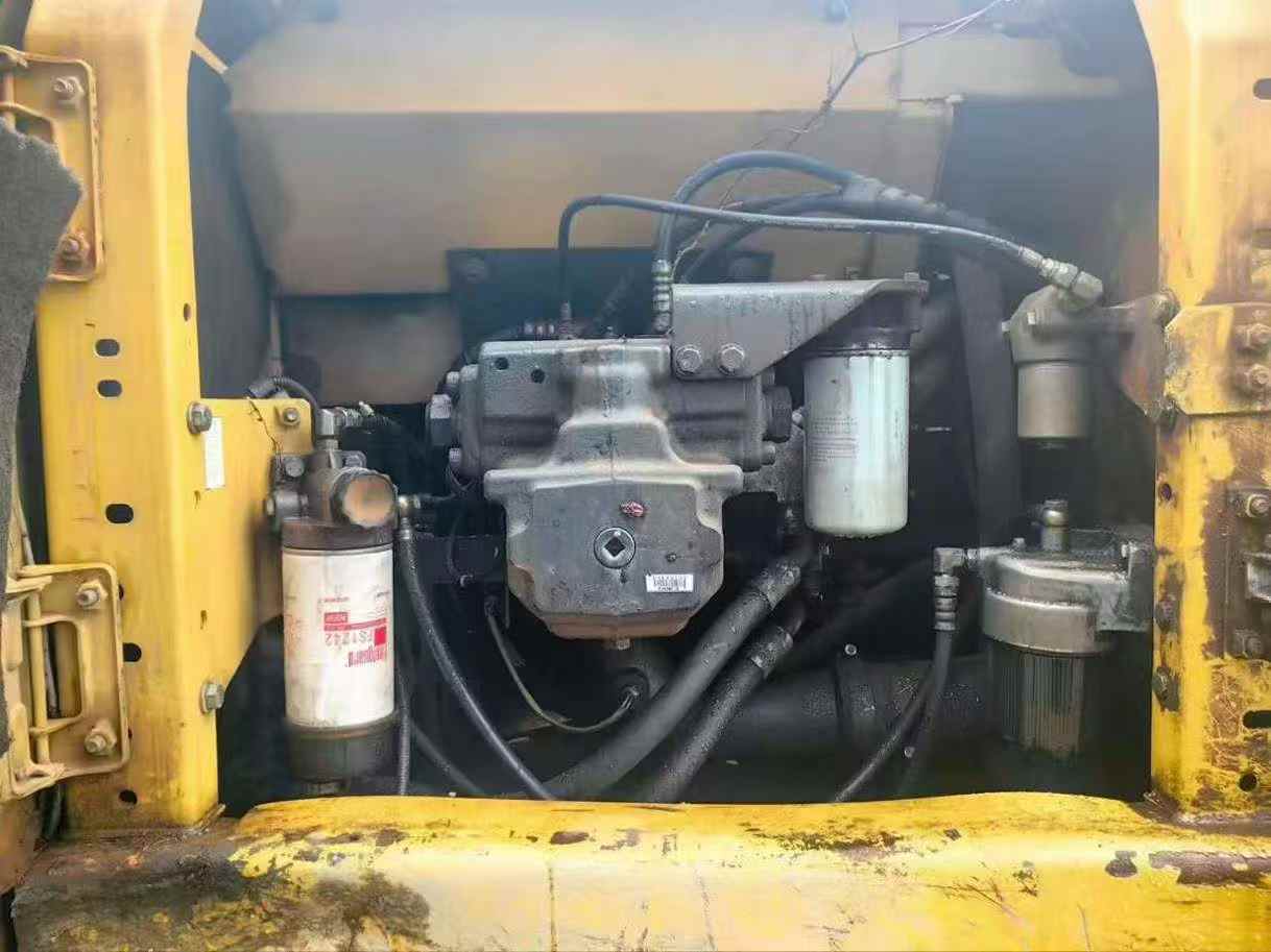 Buy Komatsu PC200-8N1 Used Excavator / 5