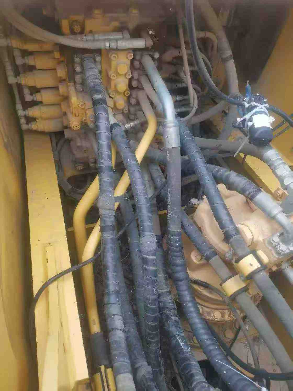 Buy Komatsu PC200-8 Used Excavator / 4