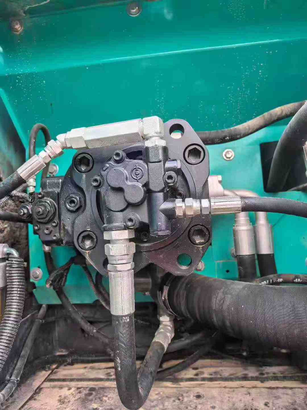 Buy Kobelco SK200 Used Excavator / 3