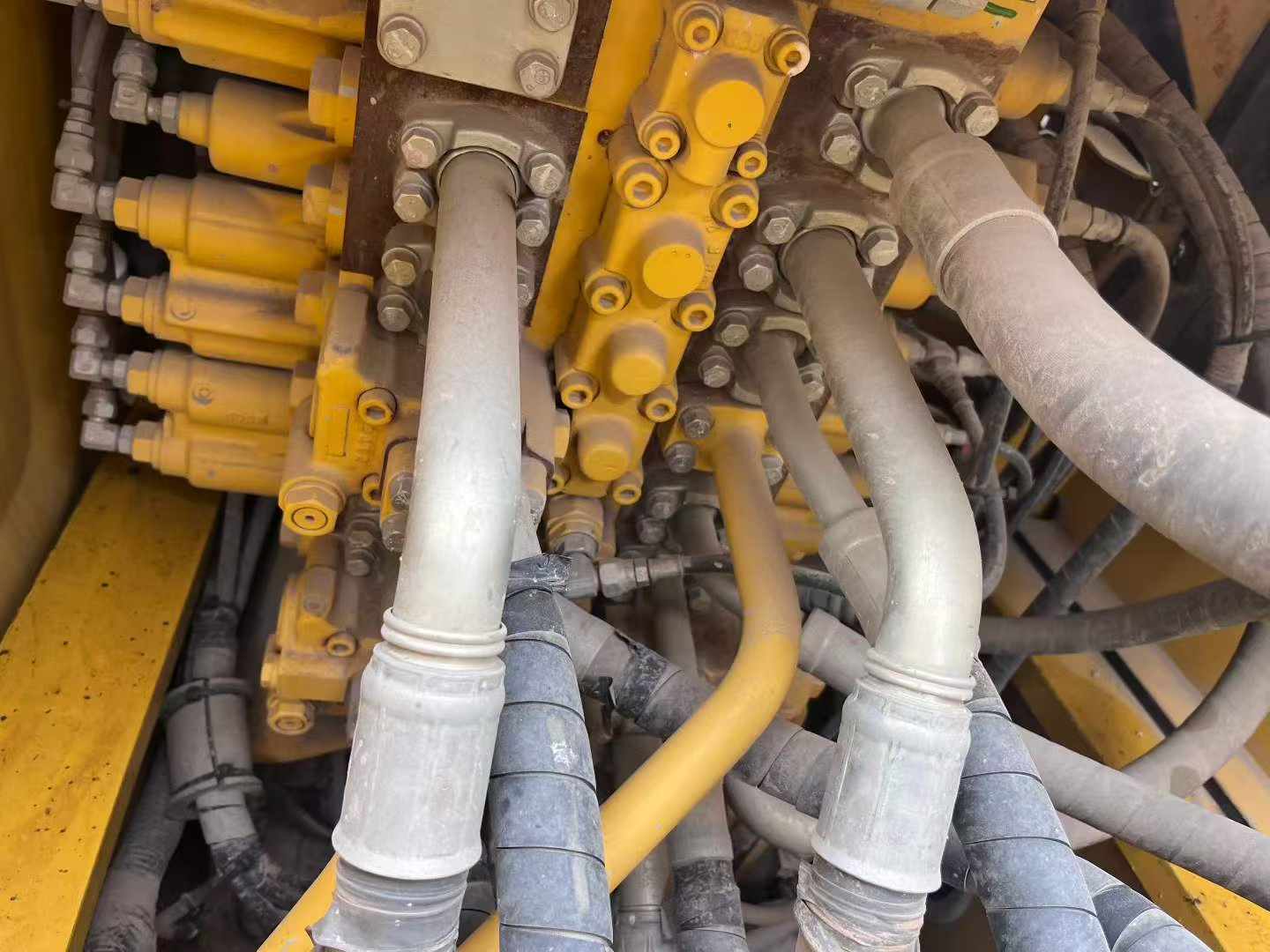 Buy Komatsu HB215LC-1 Used Excavator / 7