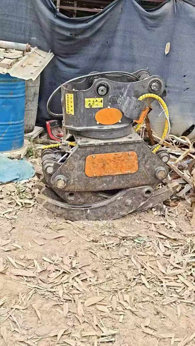 Buy XCMG XE135B Used Excavator / 4